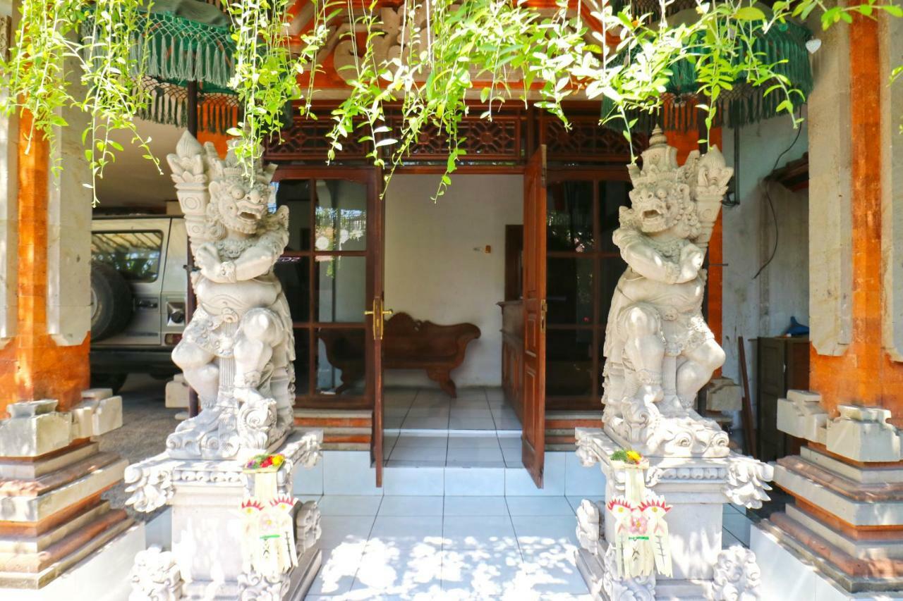 Inada Losmen Seminyak Buitenkant foto