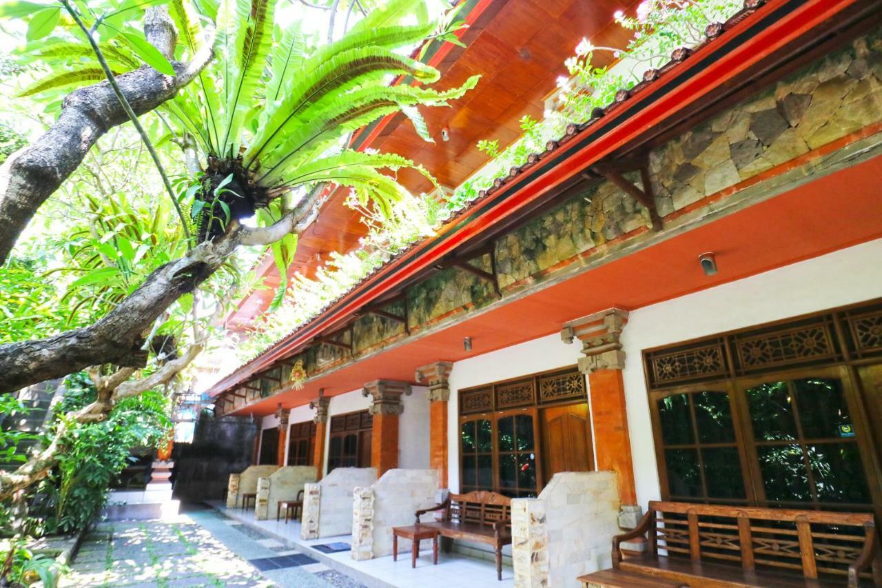 Inada Losmen Seminyak Buitenkant foto