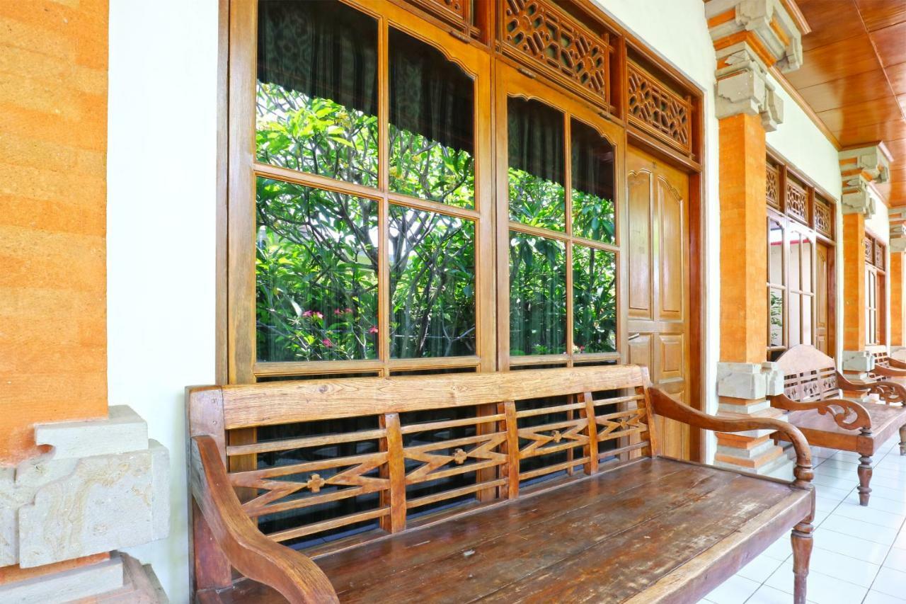 Inada Losmen Seminyak Buitenkant foto