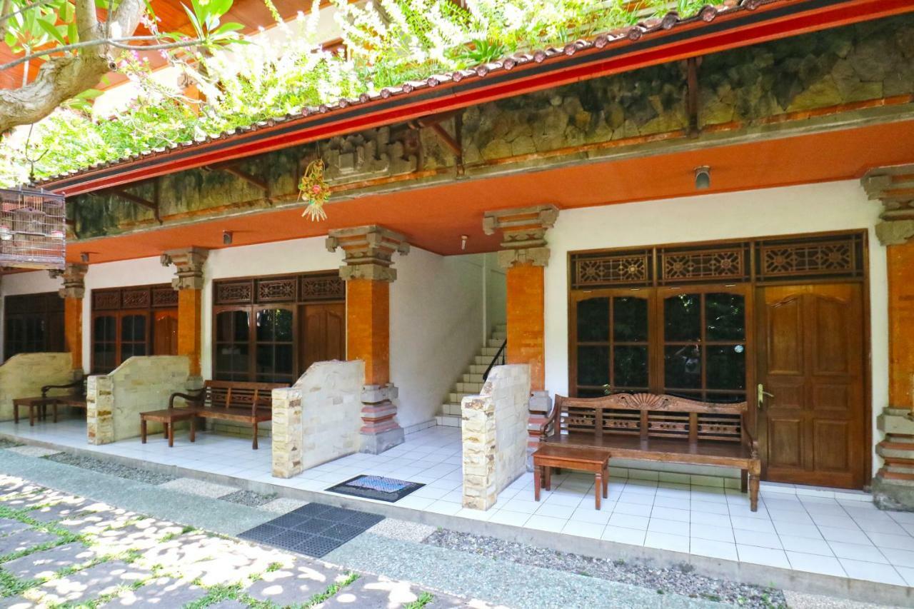 Inada Losmen Seminyak Buitenkant foto