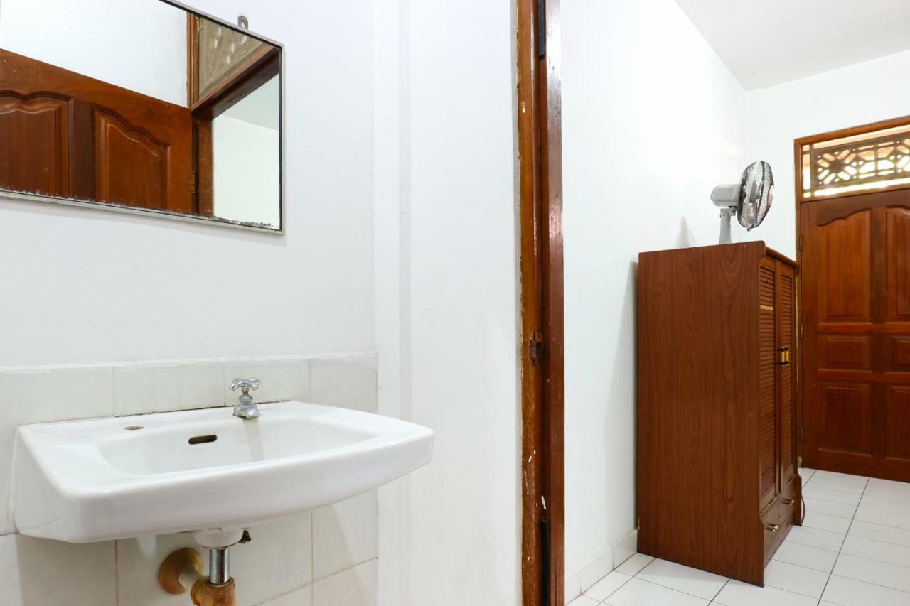 Inada Losmen Seminyak Buitenkant foto