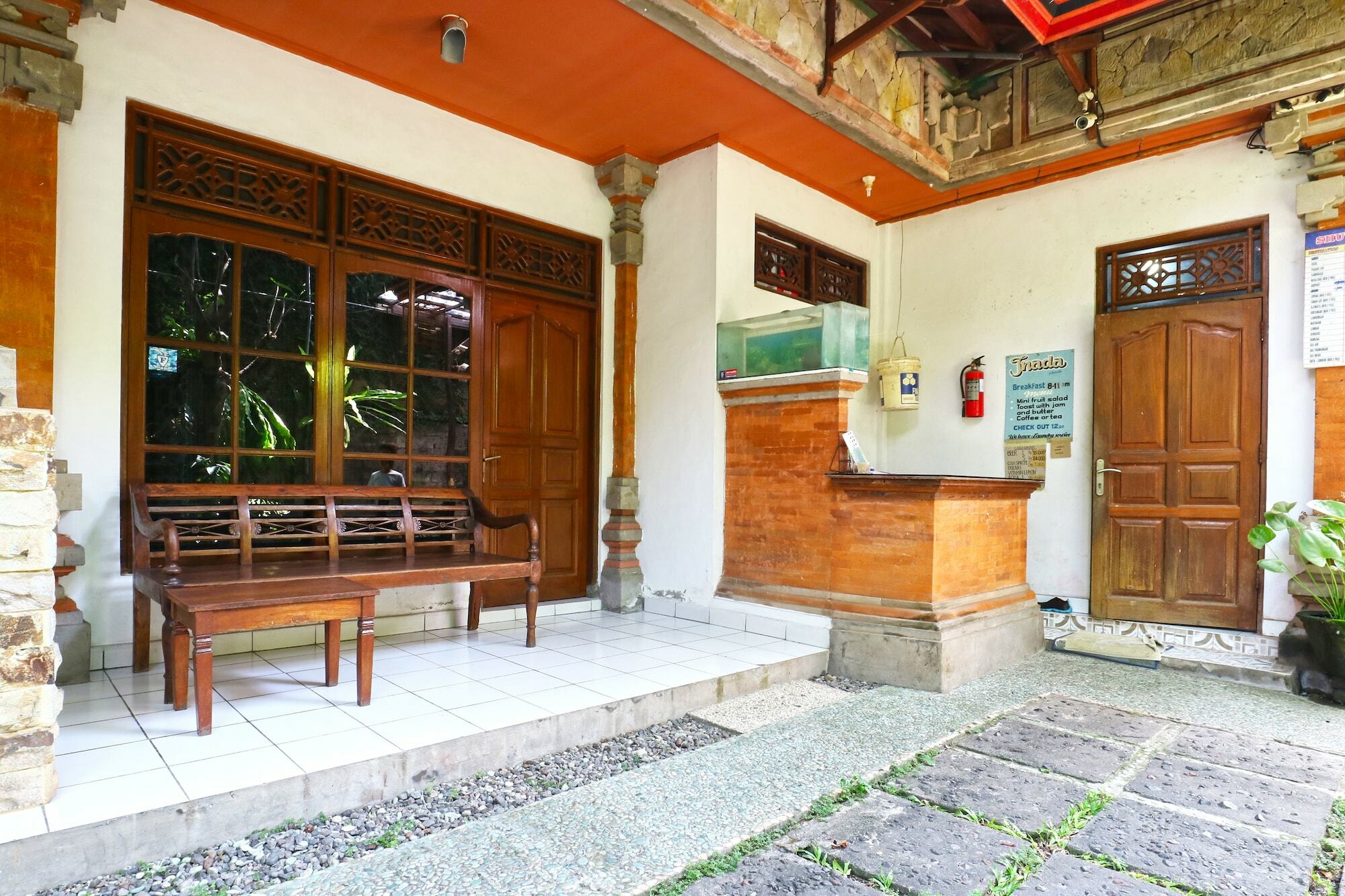 Inada Losmen Seminyak Buitenkant foto